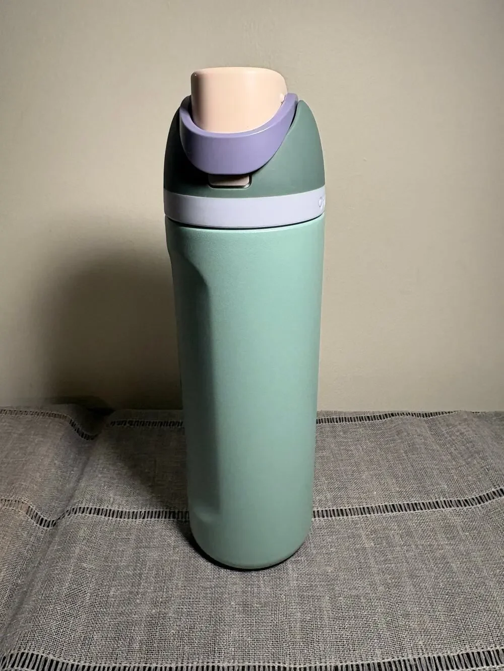 Green FreeSip Owala 24oz water bottles